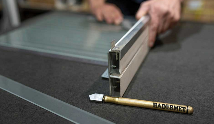 کار با ابزار شیشه بری و نکات ایمنی