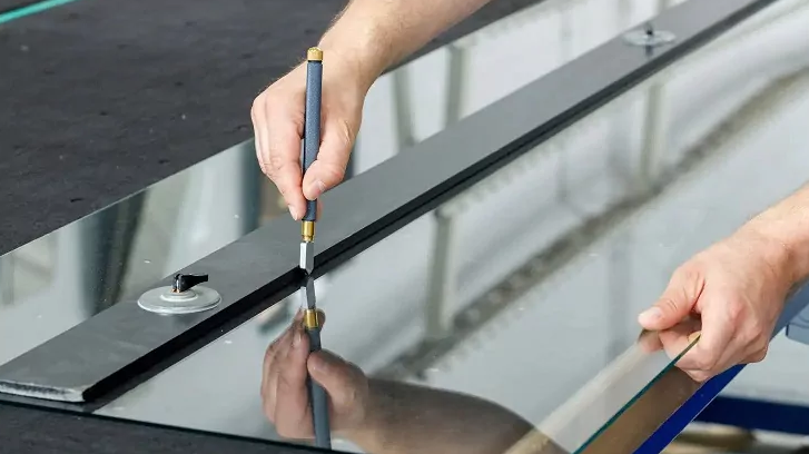 کار با ابزار شیشه بری و نکات ایمنی