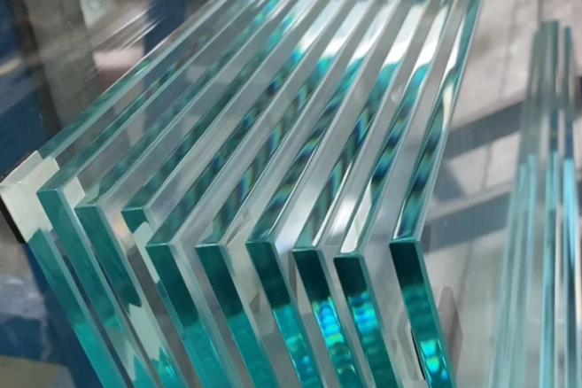 نصب شیشه سکوریت در ساری با کمترین هزینه